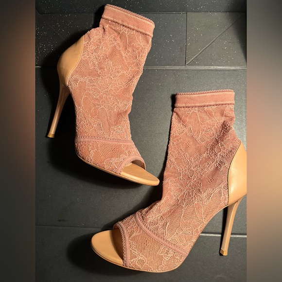 Neiman Marcus Shoes - GIANVITO ROSSI - Nude Lace peep toe stiletto heels size 9 1/2